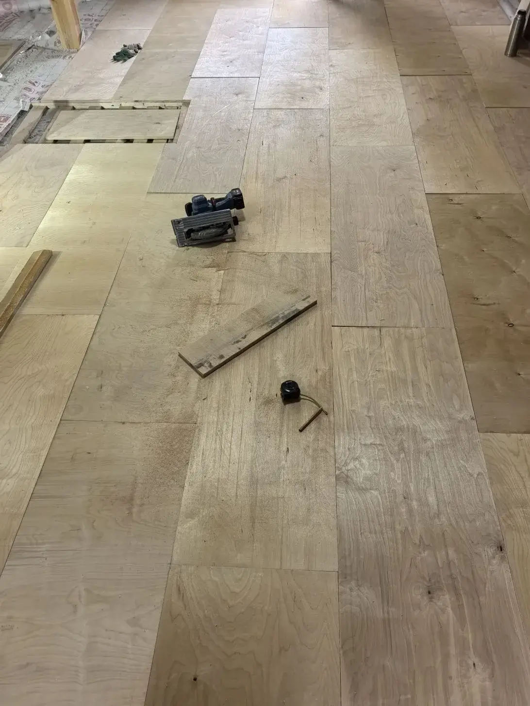 Готовый пол после утепления эковатой и чистовой отделки