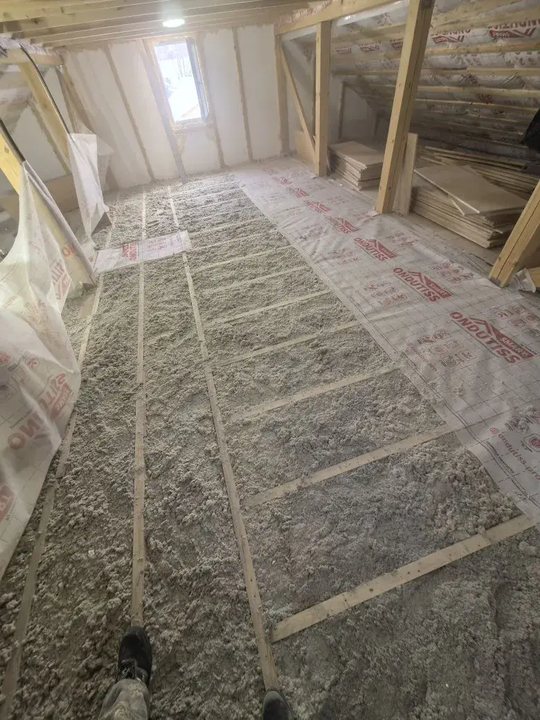 Укладка эковаты на пол